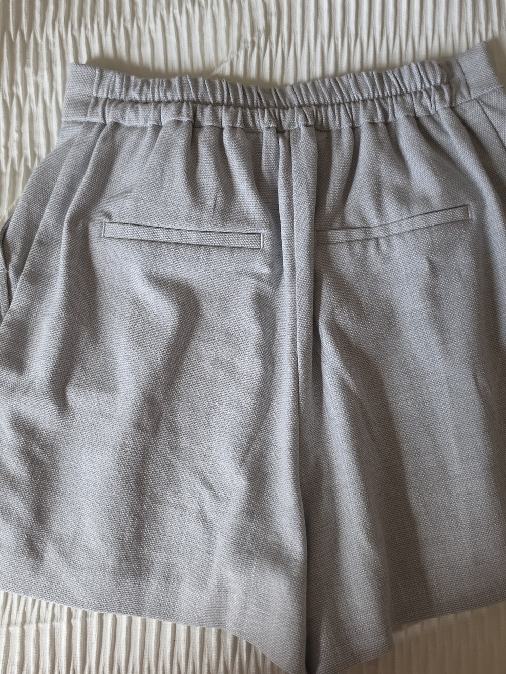 Rachel Zoe High-Waist Pleated Women's Shorts in Light Gray with Accent Belt - Picture 3 of 6